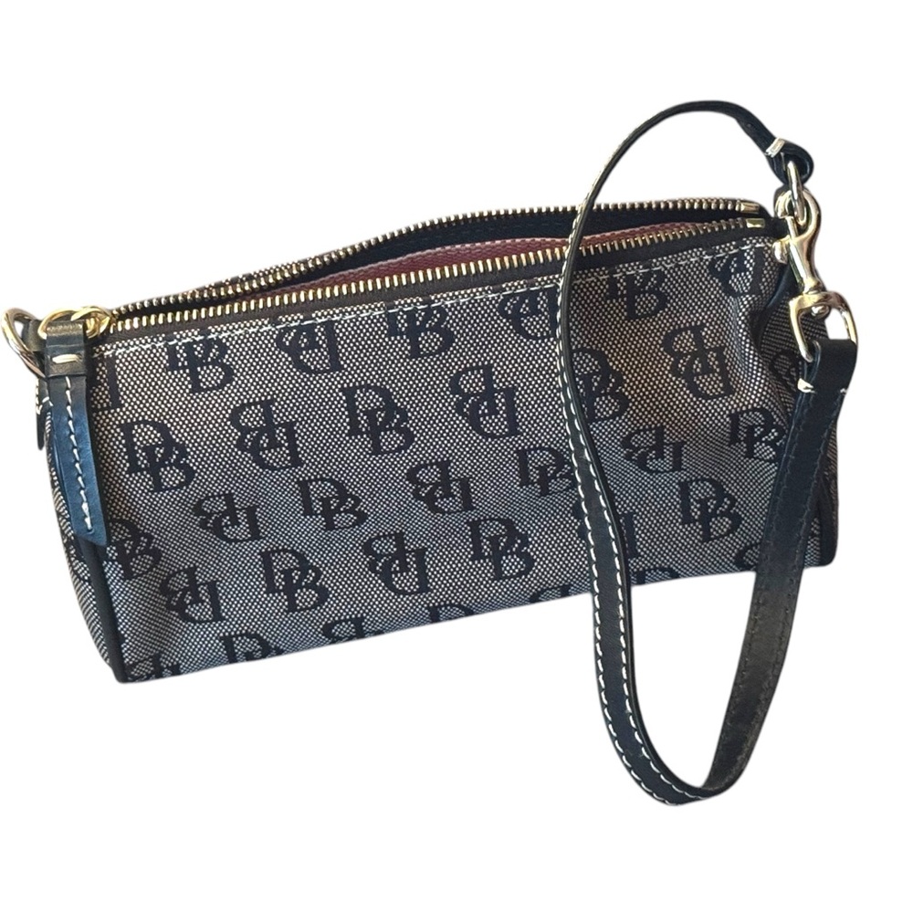 Designer Dooney Bourke LN iconic Logo Women's wristlet Mini Barrel bag leather